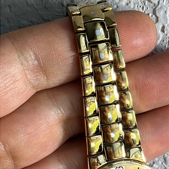 Gucci 3300.2.L gold plated 10 microns ladies watch - Picture 16 of 16